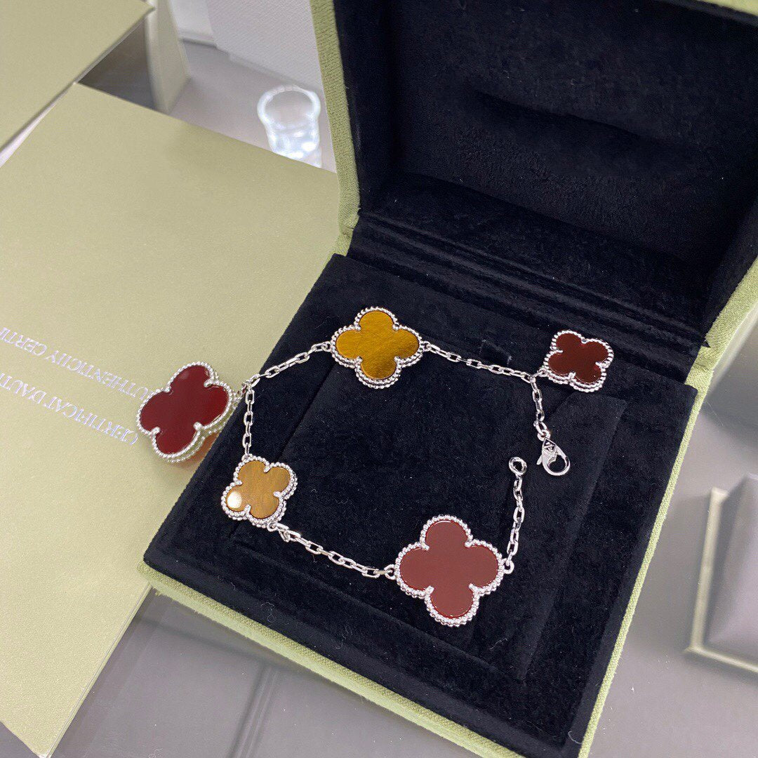 {
"⭐⭐JeweliWhal": "⭐⭐JeweliWhal",
"CLOVER 5 MOTIFS SIVLER CARNELIAN TIGER EYE BRACELET": "クローバー 5モチーフ シルバー カーネリアン タイガーアイ ブレスレット"
}