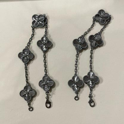 {
"⭐⭐JeweliWhal": "⭐⭐JeweliWhal",
"CLOVER 5 MOTIF BLACK BRACELET": "クローバー 5モチーフ ブラック ブレスレット"
}