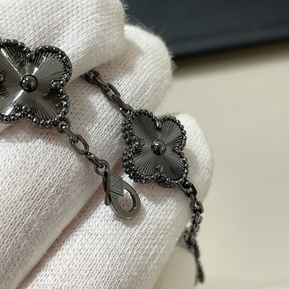{
"⭐⭐JeweliWhal": "⭐⭐JeweliWhal",
"CLOVER 5 MOTIF BLACK BRACELET": "クローバー 5モチーフ ブラック ブレスレット"
}