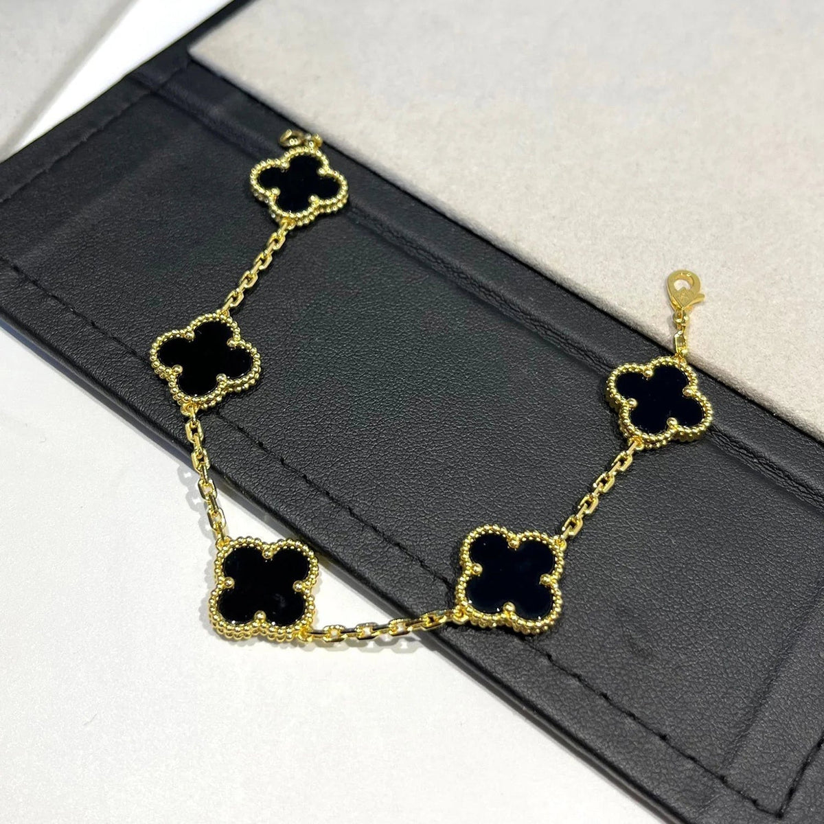 [⭐⭐JeweliWhal] CLOVER 5 MOTIF ONYXS BRACELET COLLECTION