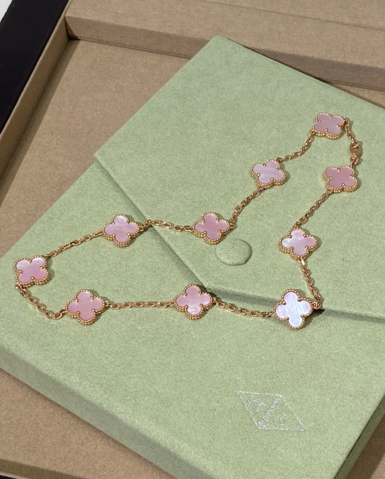[⭐⭐JeweliWhal Jewellery] Pink Necklace with Ten Clover Designs