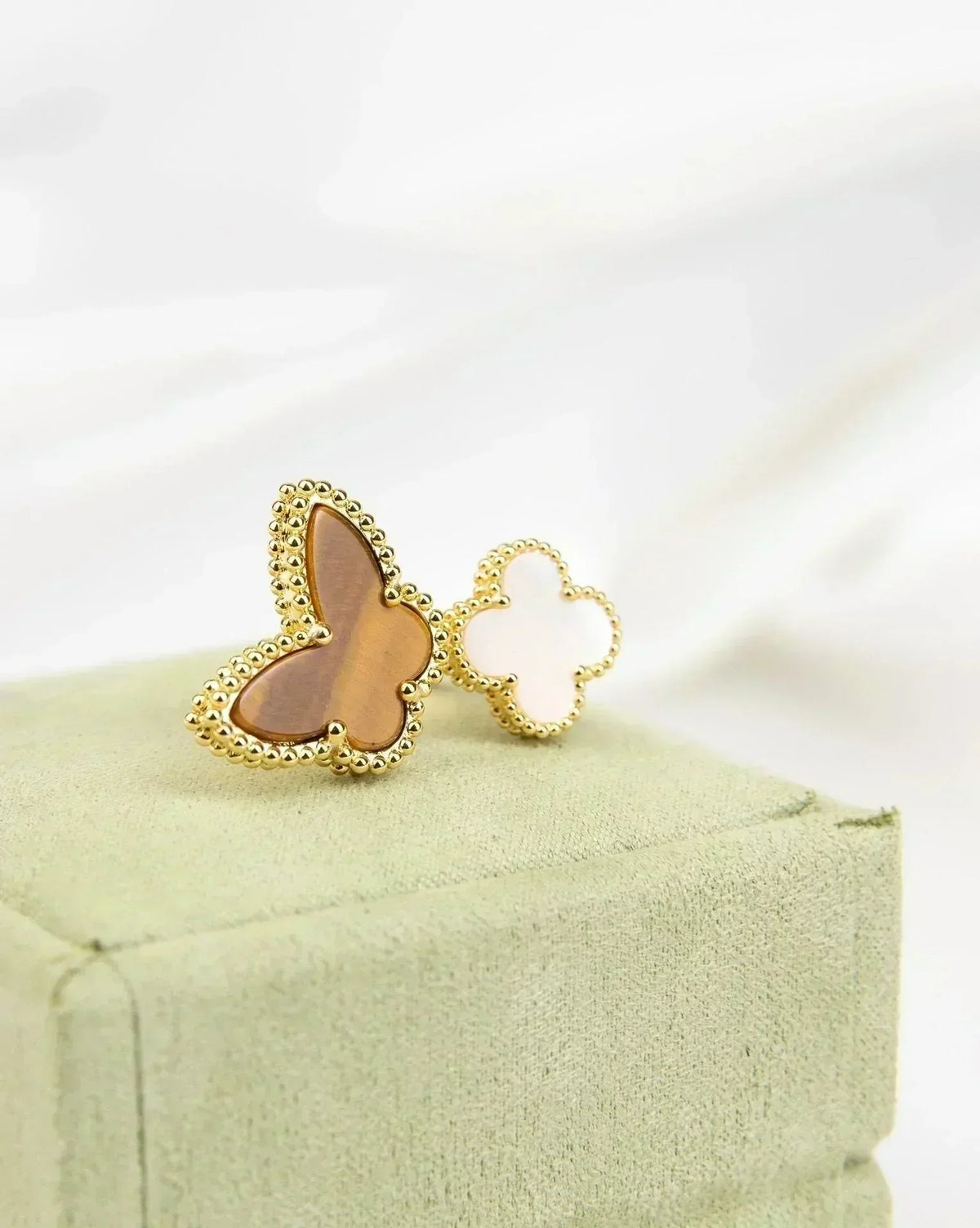 [⭐⭐JeweliWhal]LUCKY BETWEEN THE FINGER RING