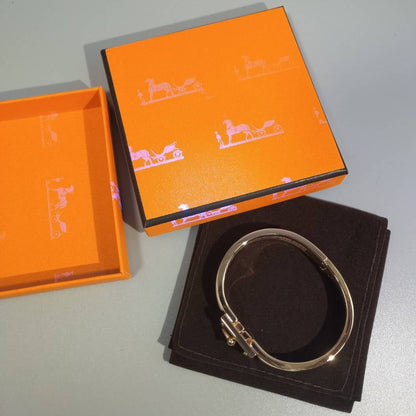 [⭐⭐JeweliWhal]H CLOUD BLUE BRACELET