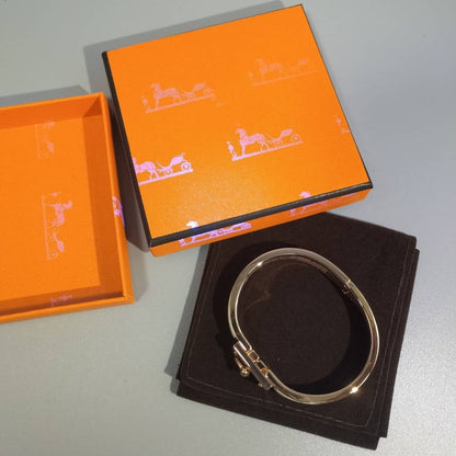 [⭐⭐JeweliWhal]H GREY BRACELET