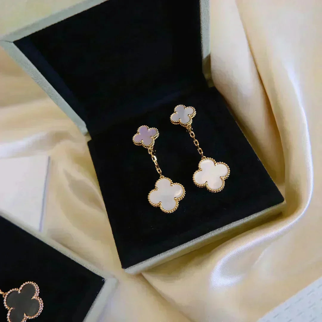 [⭐⭐JeweliWhal]CLOVER 2 MOTIF WHITE MOP EARRINGS