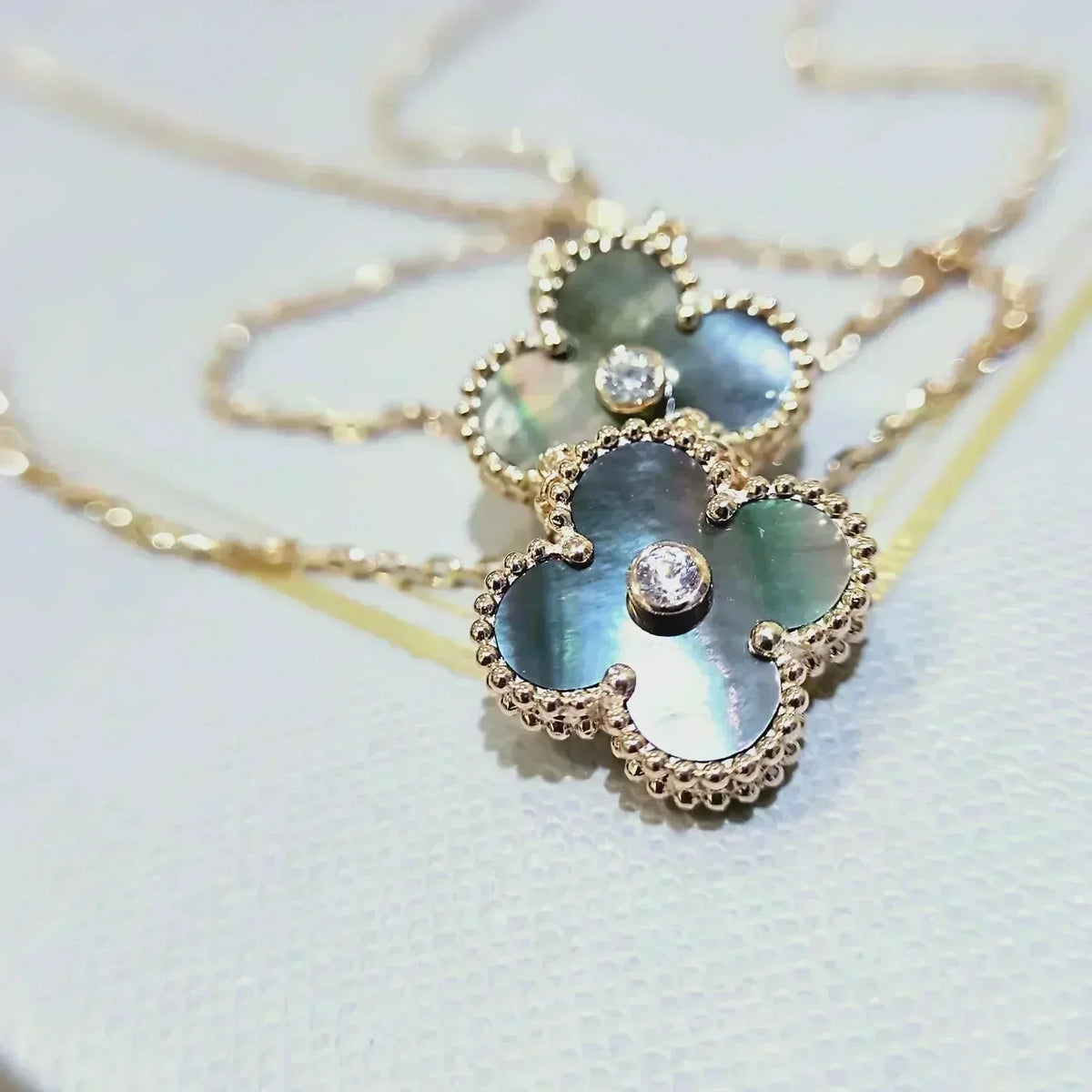 [⭐⭐JeweliWhal]CLOVER 15MM DIAMOND AND MOTHER-OF-GREY NECKLACE
