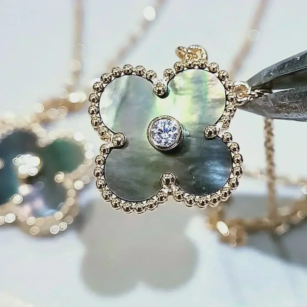 [⭐⭐JeweliWhal]CLOVER 15MM DIAMOND AND MOTHER-OF-GREY NECKLACE