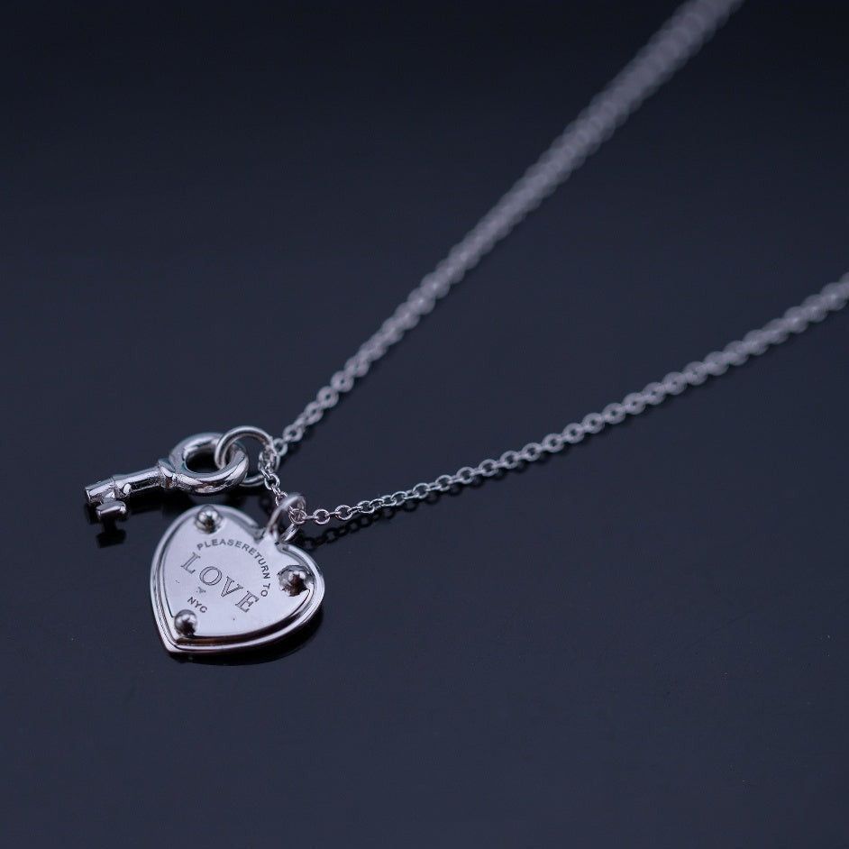[⭐JeweliWhal]KEY AND HEART SILVER NECKLACE
