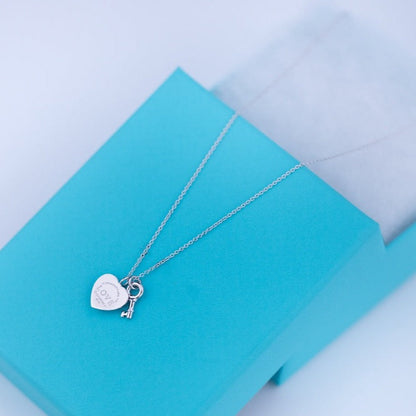 [⭐JeweliWhal]KEY AND HEART SILVER NECKLACE
