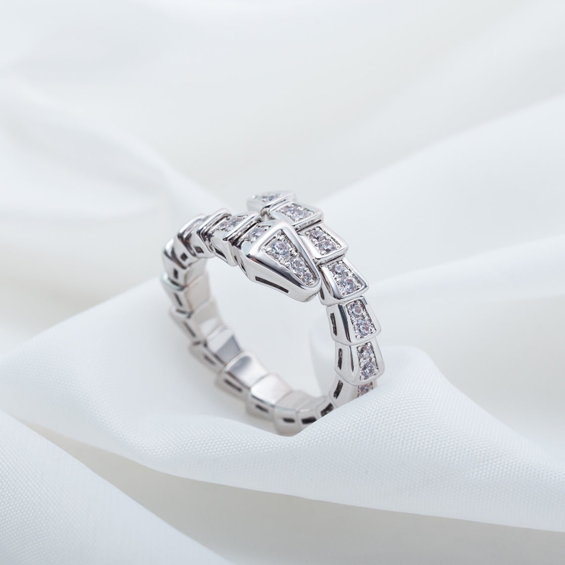 [⭐⭐JeweliWhal]SERPENTI RING SILVER DIAMOND PAVED 4MM