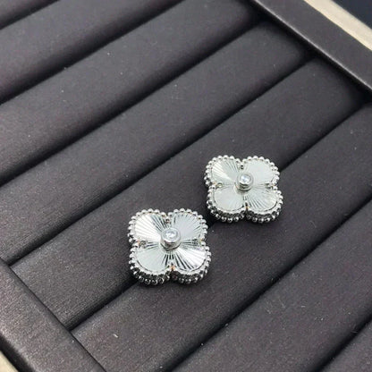[⭐⭐JeweliWhal]CLOVER MINI 9.5MM LASER EARRINGS