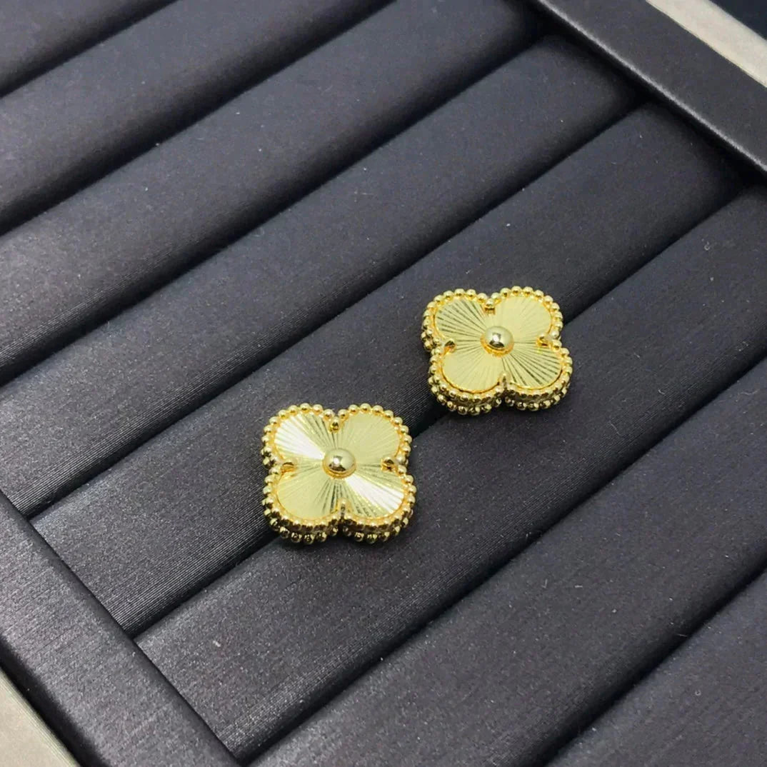 [⭐⭐JeweliWhal]CLOVER MINI 9.5MM LASER EARRINGS