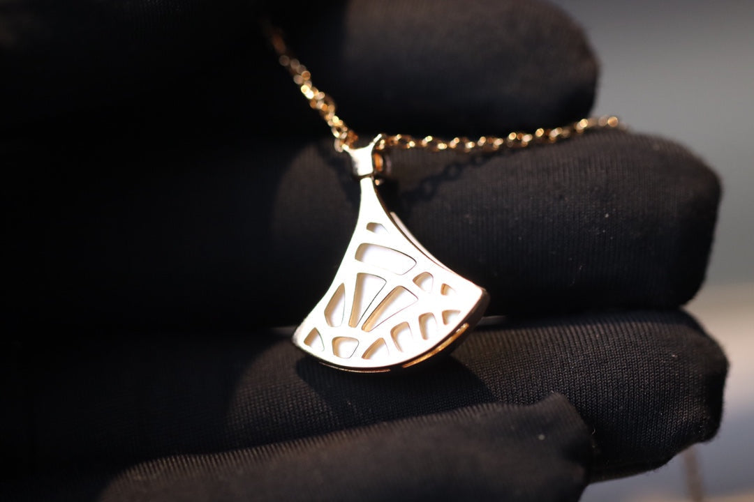 [⭐⭐JeweliWhal]DREAM NECKLACE WHITE MOP PINK GOLD 1 DIAMOND
