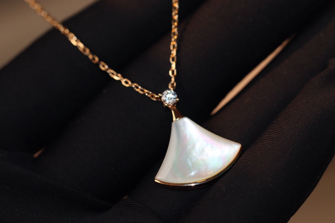 [⭐⭐JeweliWhal]DREAM NECKLACE WHITE MOP PINK GOLD 1 DIAMOND