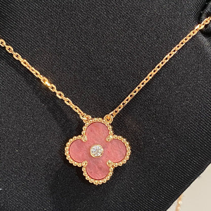 [⭐⭐JeweliWhal]CLOVER 15MM DIAMOND RHODONITE NECKLACE