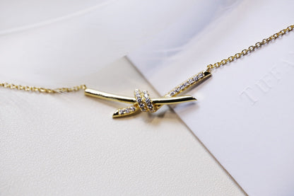 [⭐JeweliWhal]KNOT NECKLACE GOLD DIAMONDS