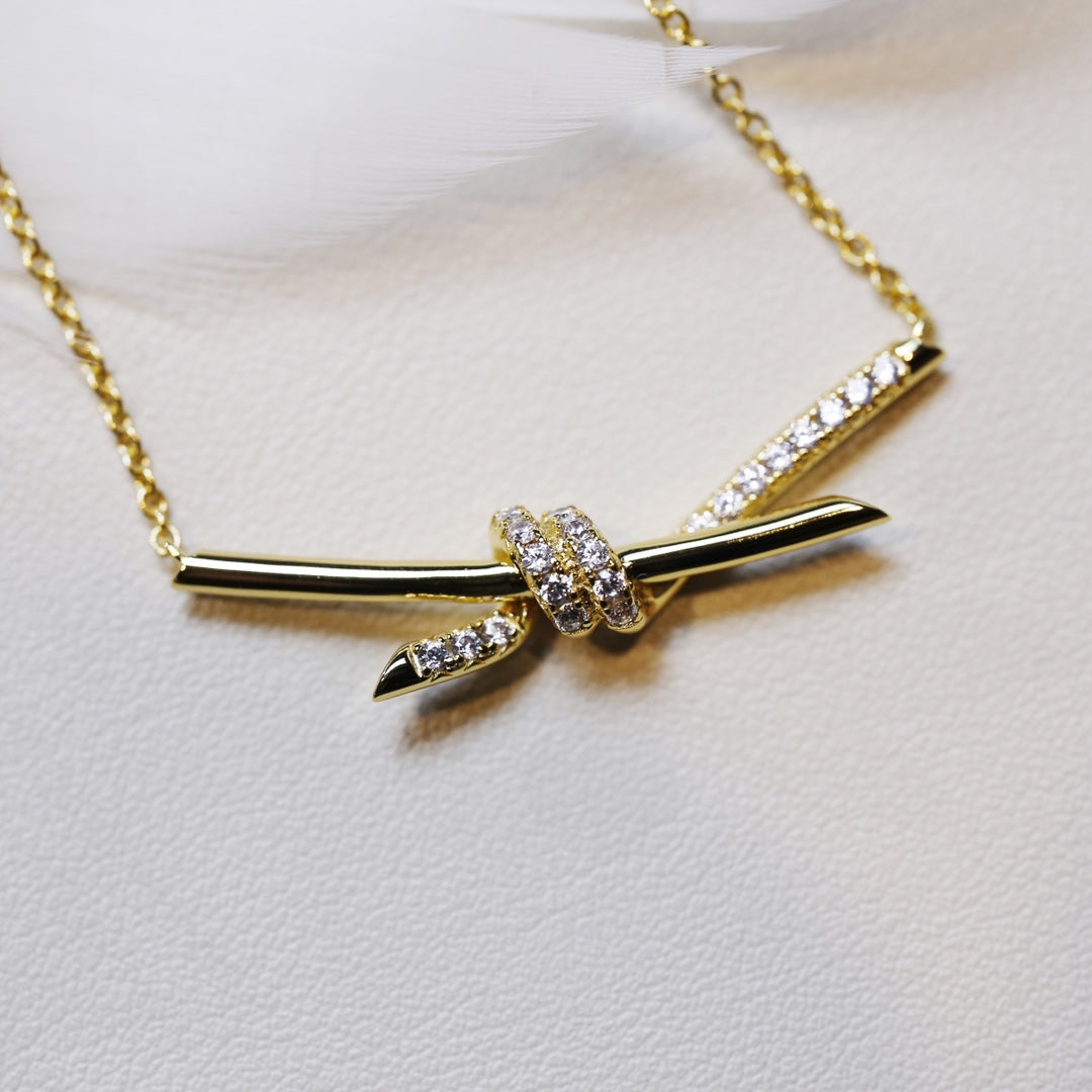[⭐JeweliWhal]KNOT NECKLACE GOLD DIAMONDS