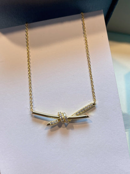 [⭐JeweliWhal]KNOT NECKLACE GOLD DIAMONDS