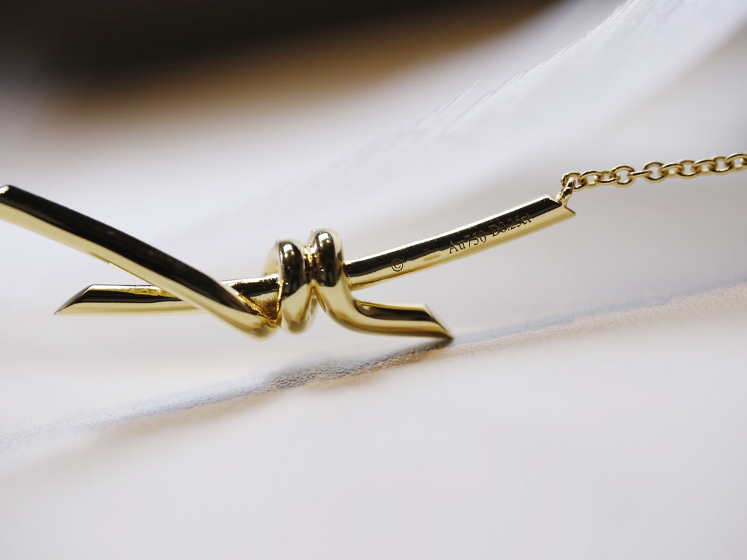 [⭐JeweliWhal]KNOT NECKLACE GOLD DIAMONDS
