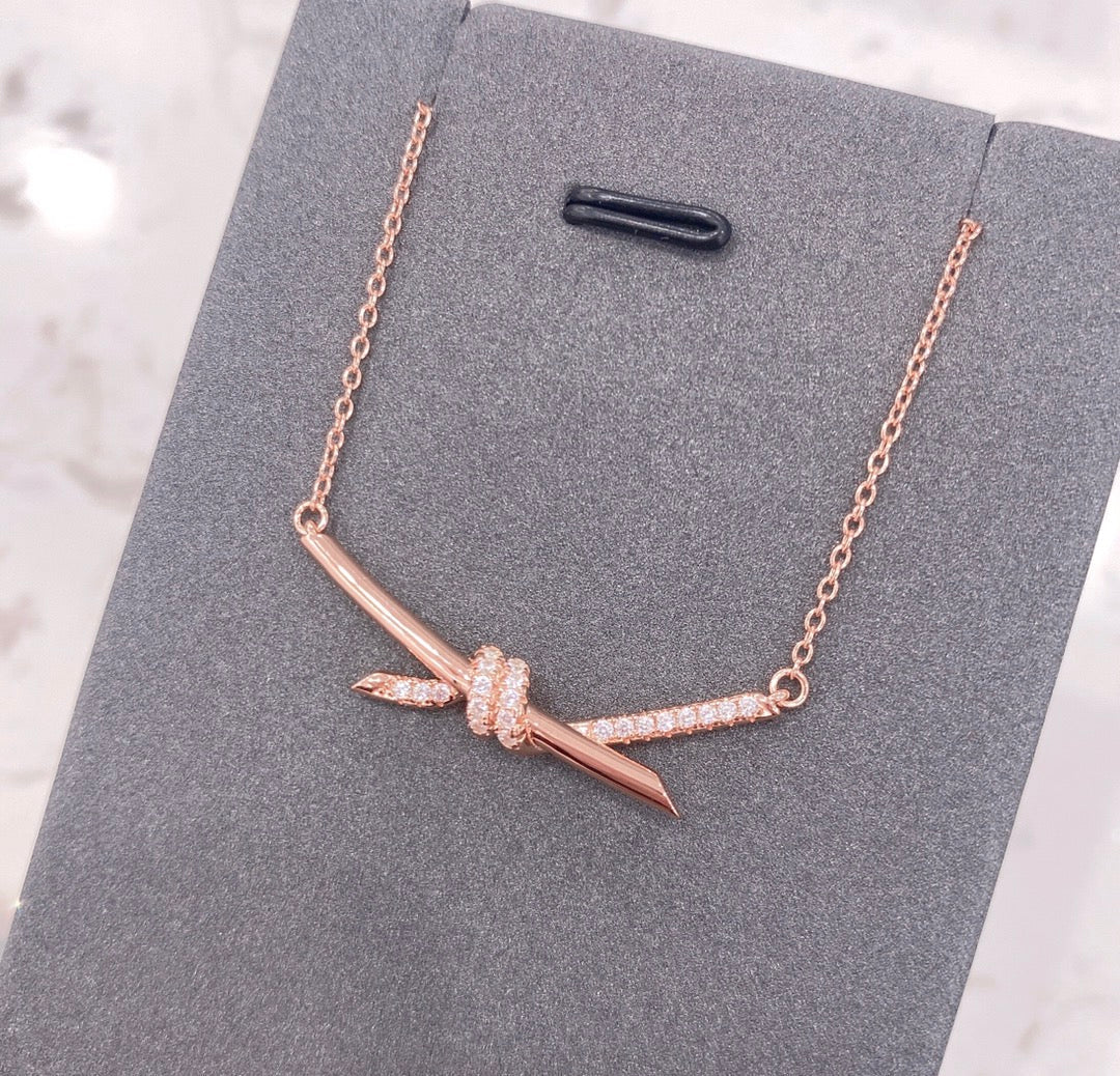 [⭐JeweliWhal]KNOT NECKLACE DIAMONDS