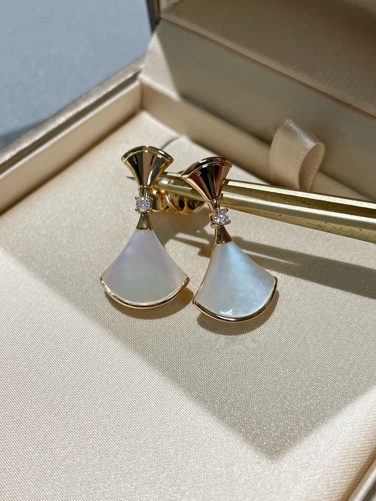 [⭐⭐JeweliWhal]DREAM MOP 1 DIAMOND EARRINGS
