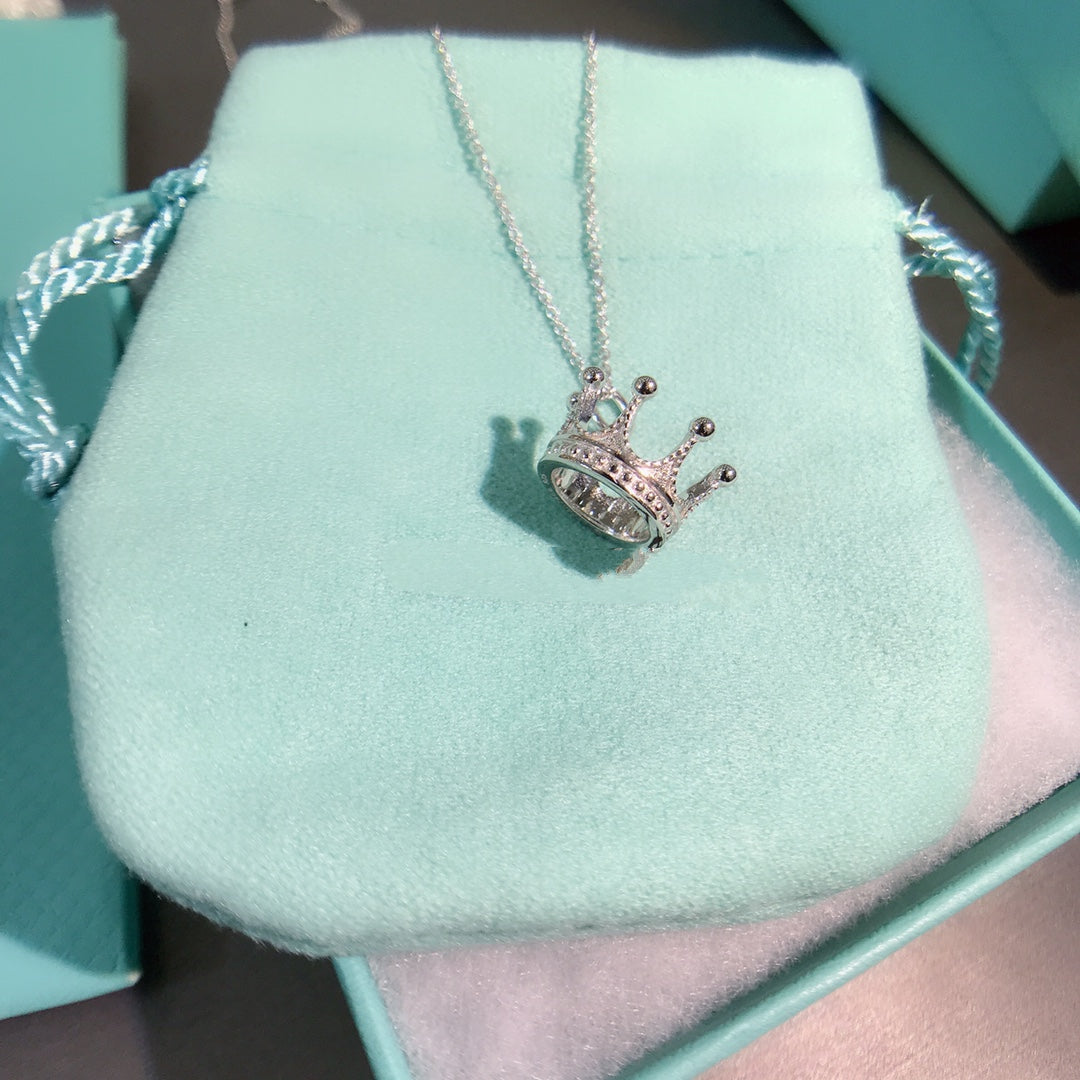 [⭐JeweliWhal]CROWN PEDANT NECKLACE