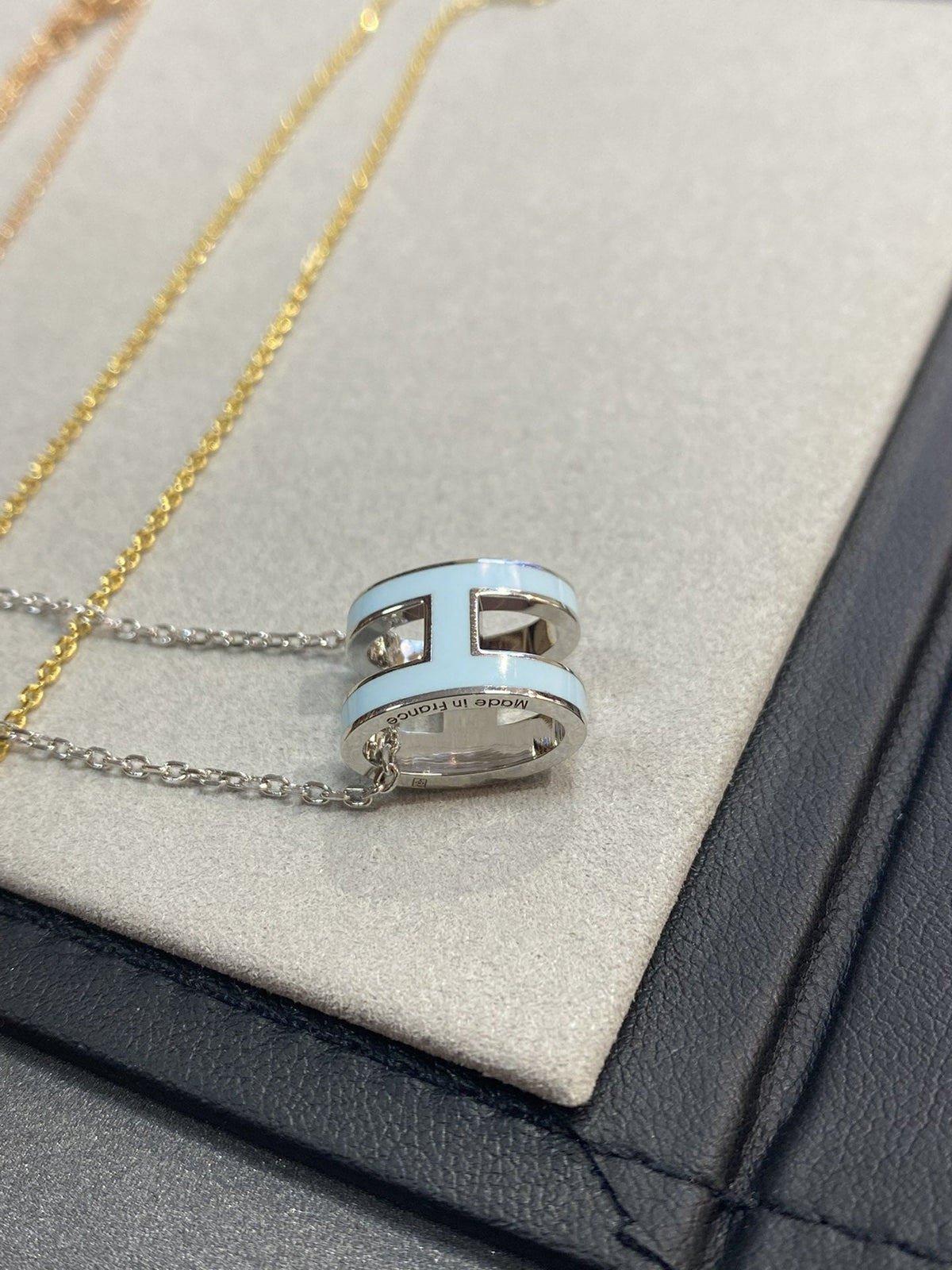 [⭐⭐JeweliWhal]POP H LIGHT BLUE NECKLACE