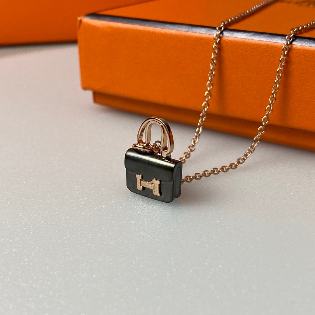 [⭐⭐JeweliWhal]CONSTANCE BLACK PEDANT PINK GOLD NECKLACE