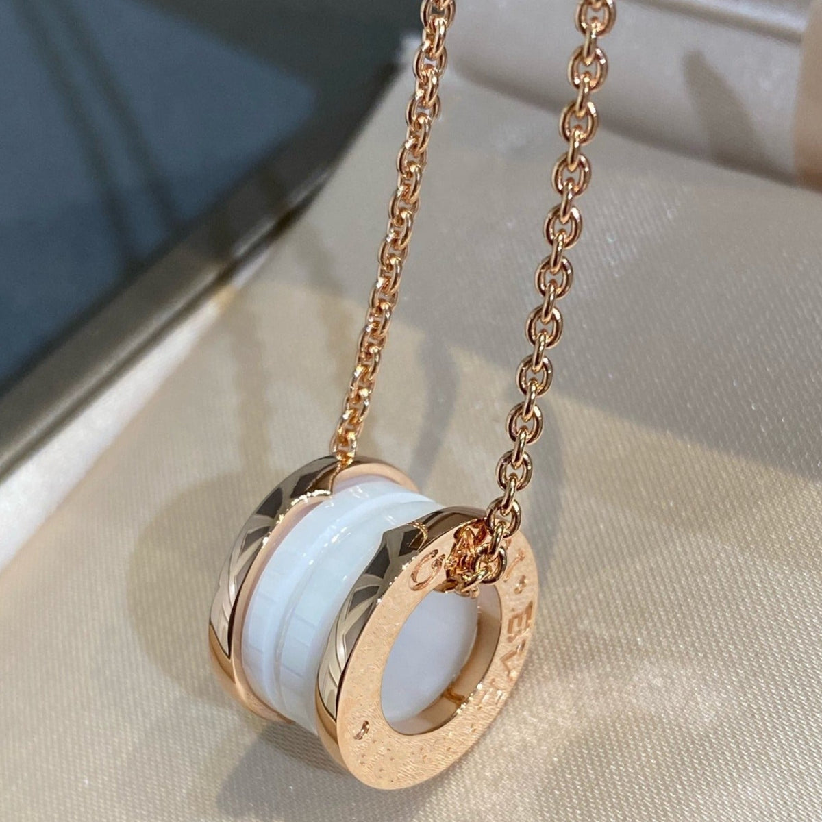 [⭐⭐JeweliWhal]ZERO 1 WHITE CERAMIC PINK GOLD NECKLACE