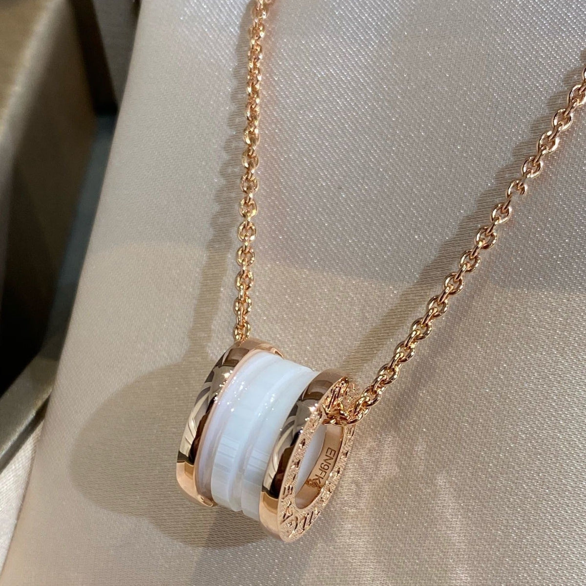 [⭐⭐JeweliWhal]ZERO 1 WHITE CERAMIC PINK GOLD NECKLACE