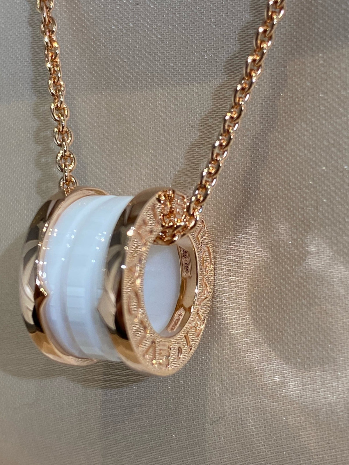 [⭐⭐JeweliWhal]ZERO 1 WHITE CERAMIC PINK GOLD NECKLACE