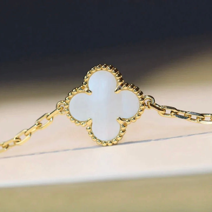 [⭐⭐JeweliWhal]CLOVER 20 MOTIFS WHITE MOP NECKLACE