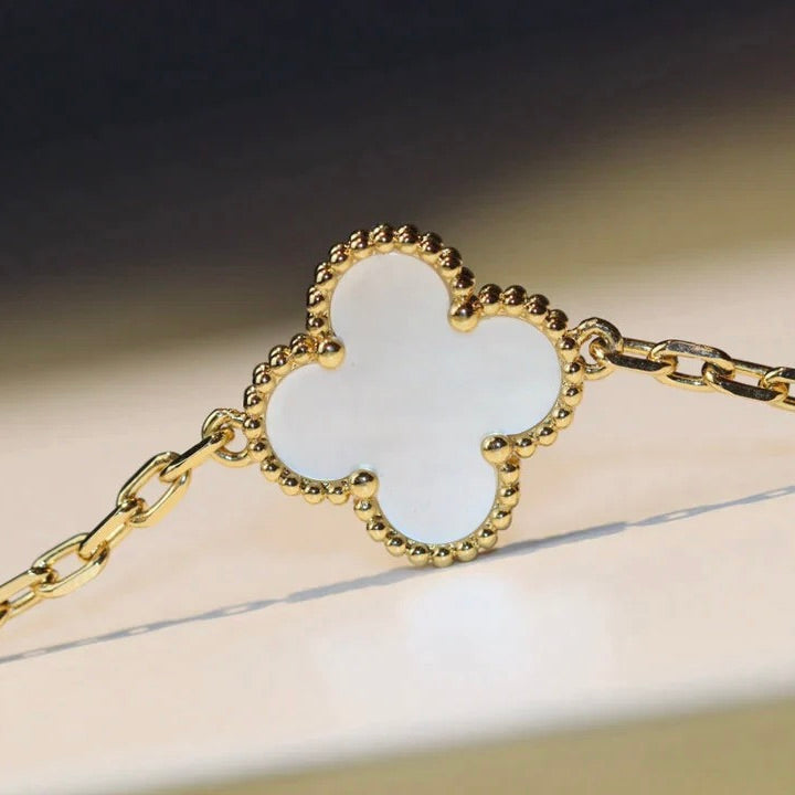[⭐⭐JeweliWhal]CLOVER 20 MOTIFS WHITE MOP NECKLACE