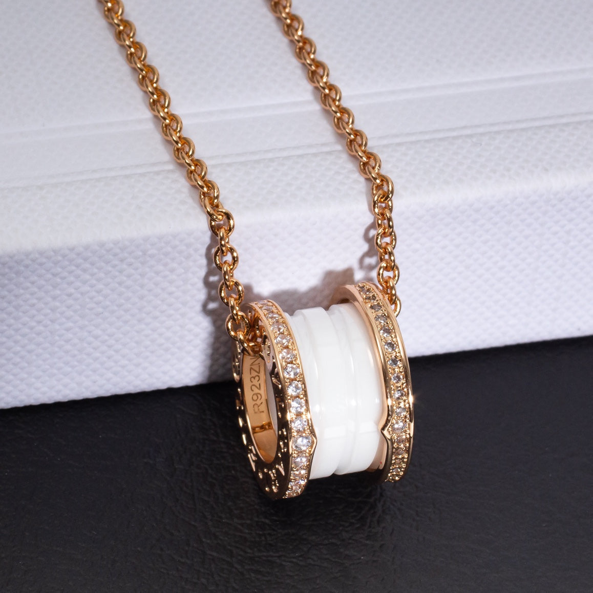 [⭐⭐JeweliWhal]ZERO 1 WHITE CERAMIC PINK GOLD DIAMOND NECKLACE