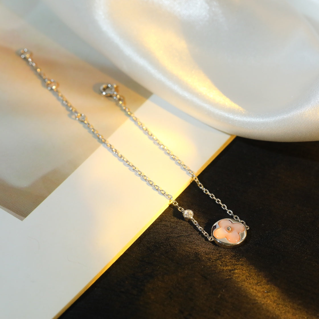 [⭐⭐JeweliWhal]SUN MOTIF PINK MOP SILVER BRACELET