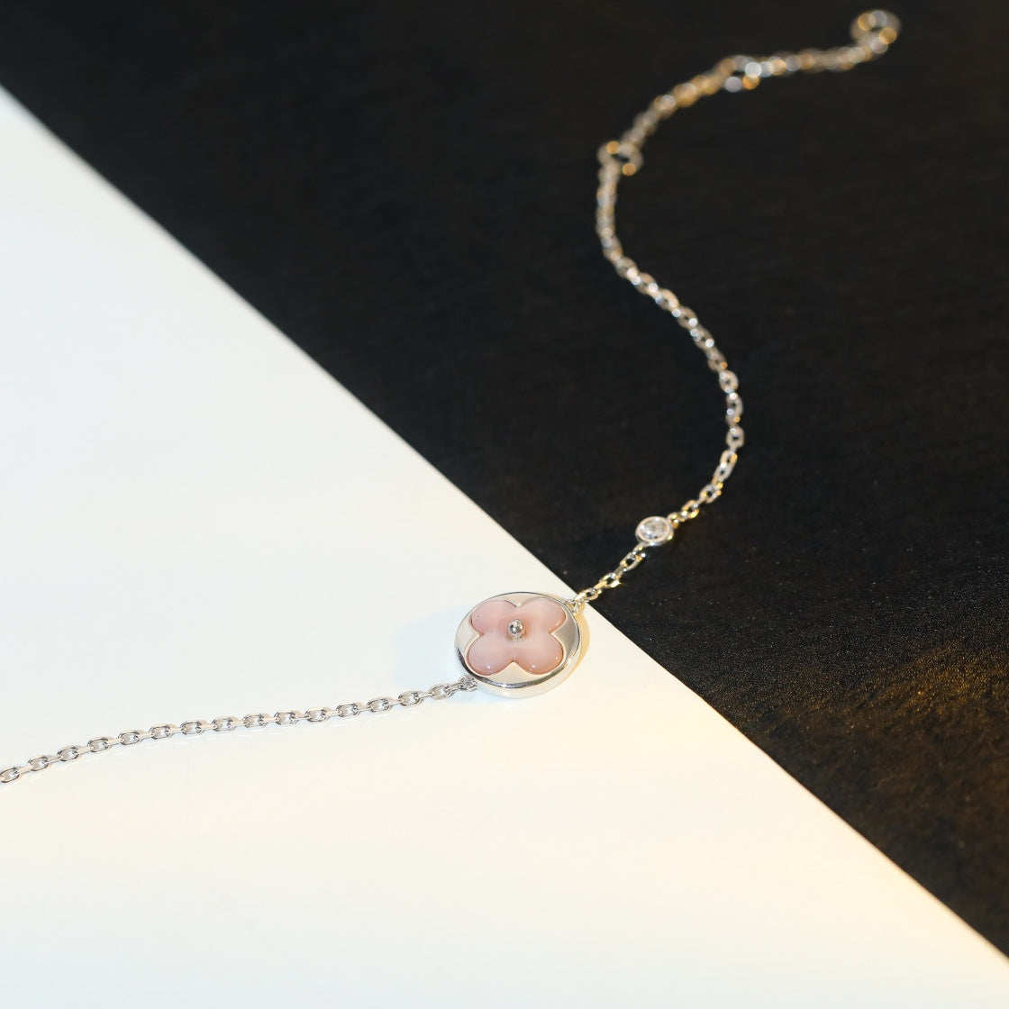 [⭐⭐JeweliWhal]SUN MOTIF PINK MOP SILVER BRACELET