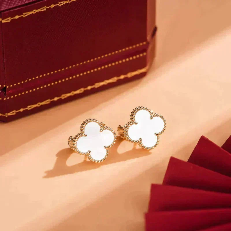[⭐⭐JeweliWhal]CLOVER MEDIUM 1 MOTIFS  WHITE MOP STUD EARRINGS