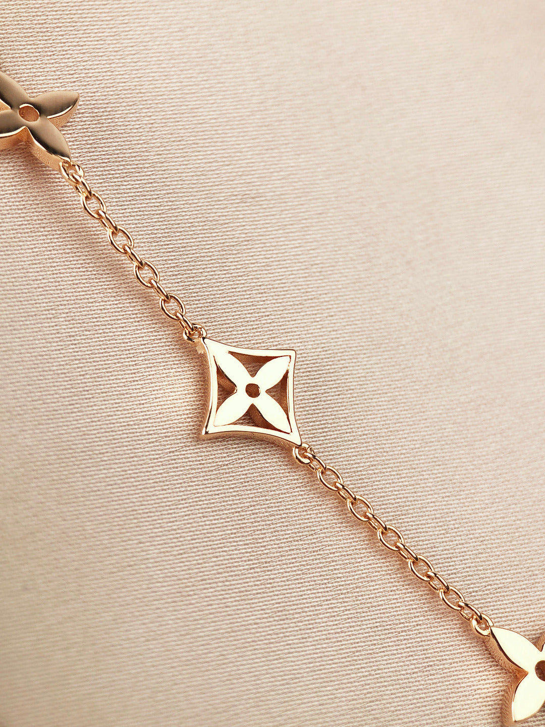 [⭐⭐JeweliWhal]STAR AND SUN 7 MOTIFS GOLD BRACELET
