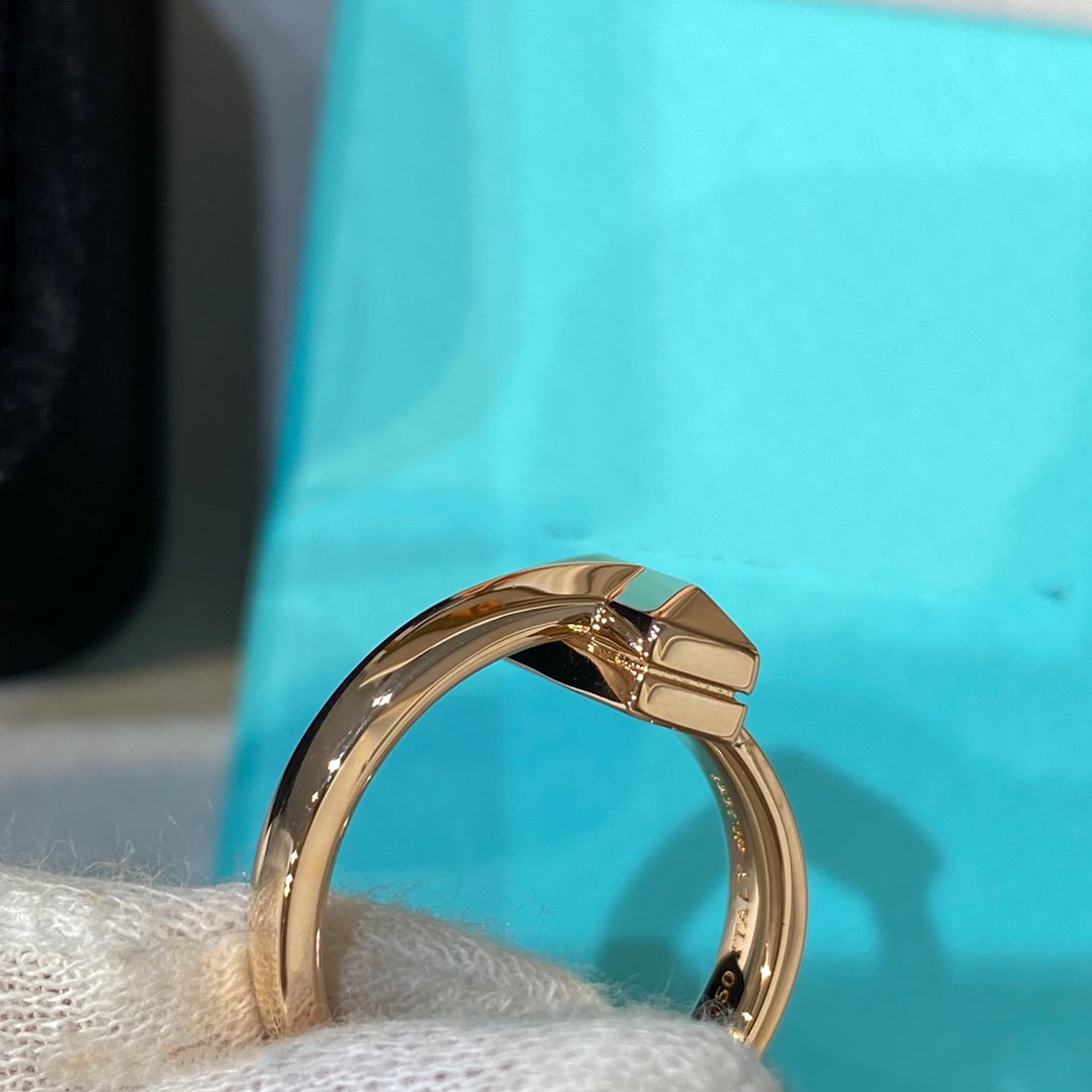 [⭐JeweliWhal]T WIRE MEDIUM DIAMOND RING