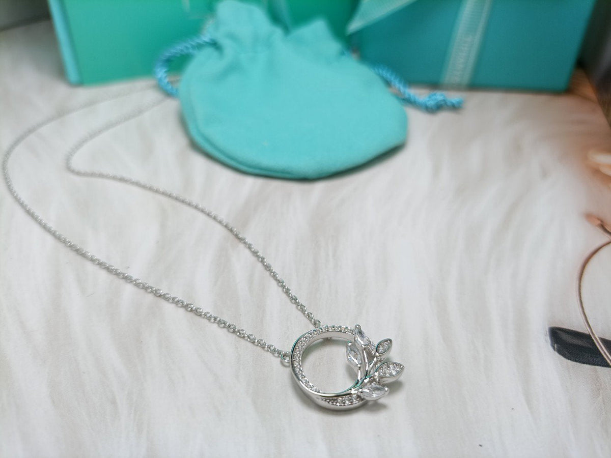 [⭐JeweliWhal]DIAMOND VINE CIRCLE PENDANT PLATINUM NECKLACE