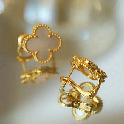 [⭐⭐JeweliWhal]CLOVER MEDIUM 1 MOTIFS  WHITE MOP STUD EARRINGS