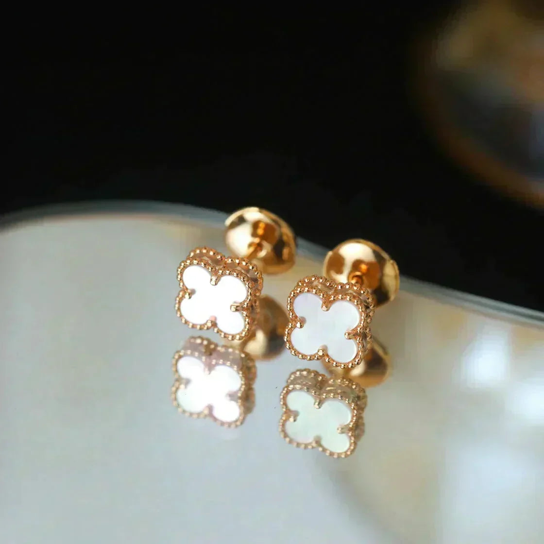 [⭐⭐JeweliWhal]CLOVER MINI 9.5MM WHITE MOP EARRINGS