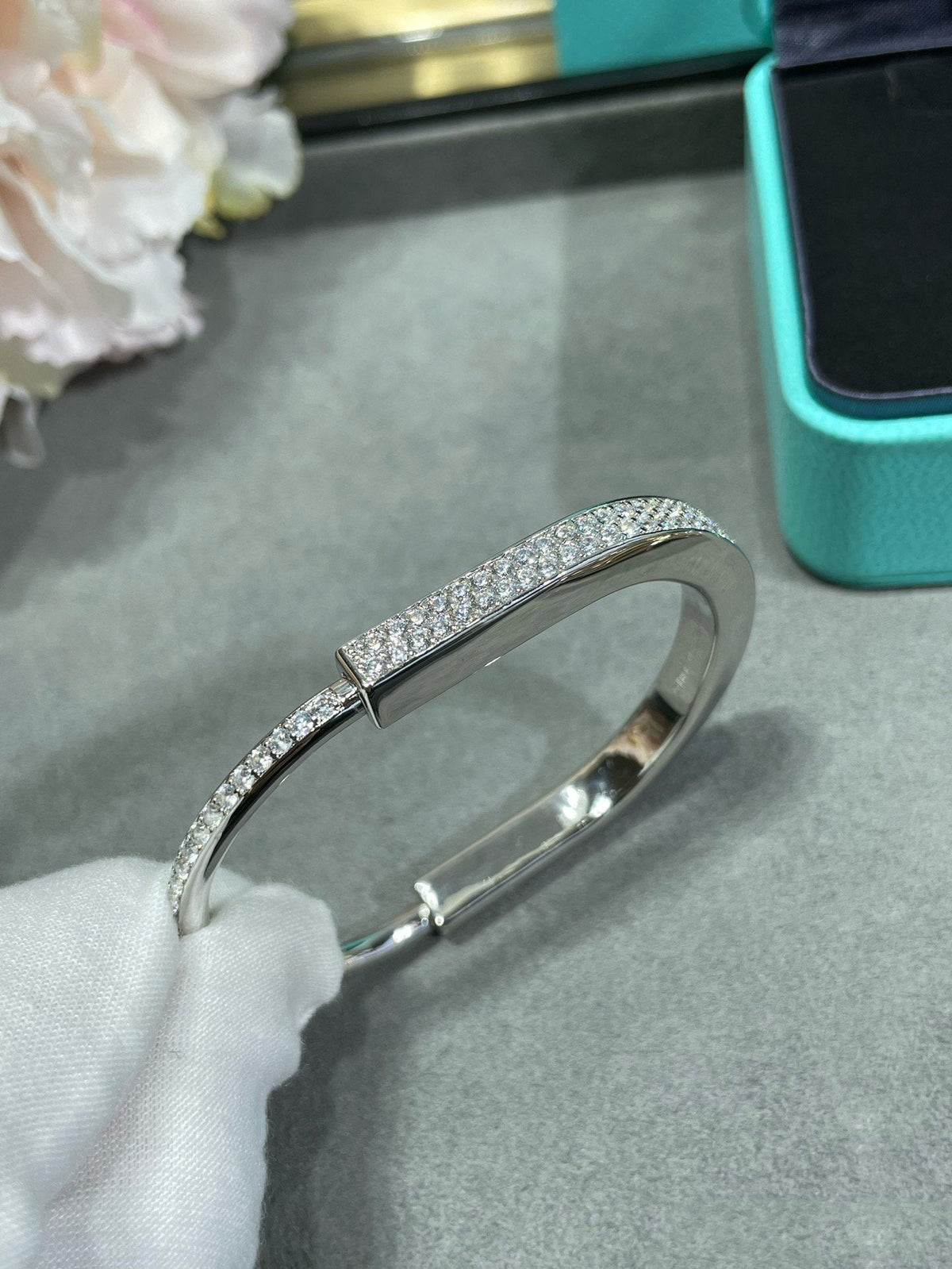 [⭐JeweliWhal]LOCK BRACELET DIAMOND PAVED