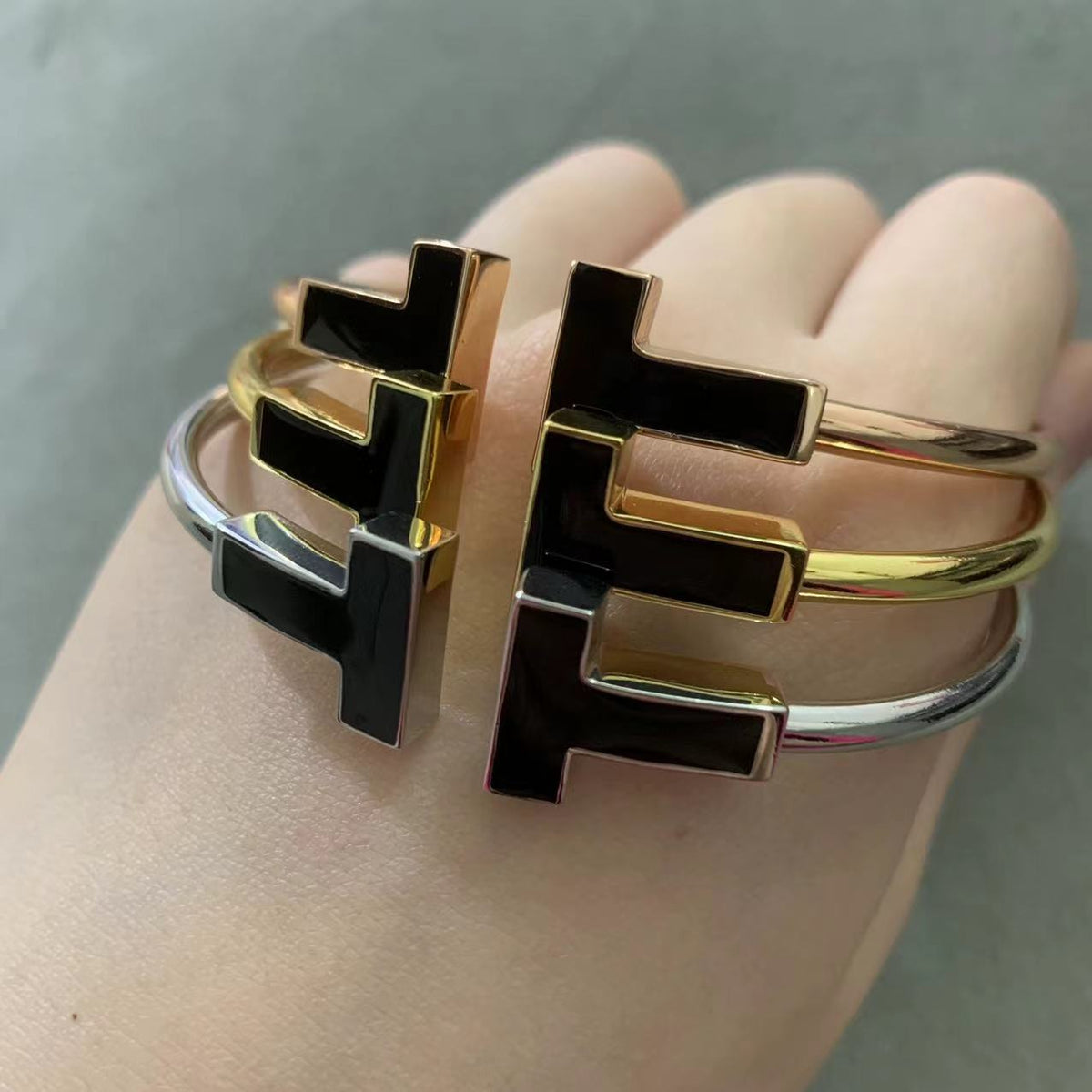 [⭐JeweliWhal]T WIDE ONYX OPEN BRACELET