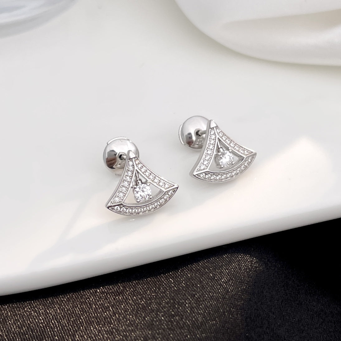 [⭐⭐JeweliWhal]DREAM MINI DIAMOND STUD EARRINGS