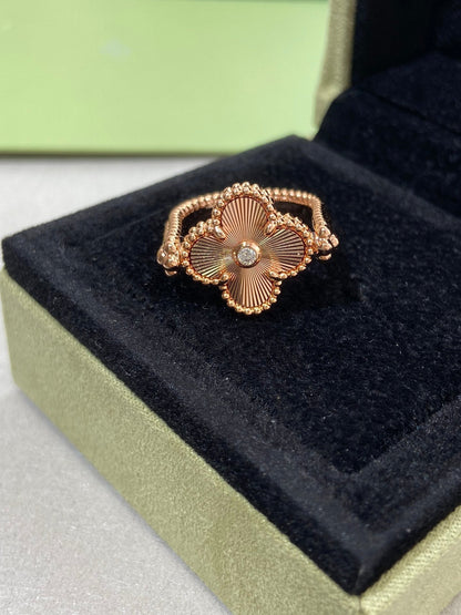 [⭐⭐JeweliWhal]CLOVER RIVERSIBLE ROSE GOLD RING
