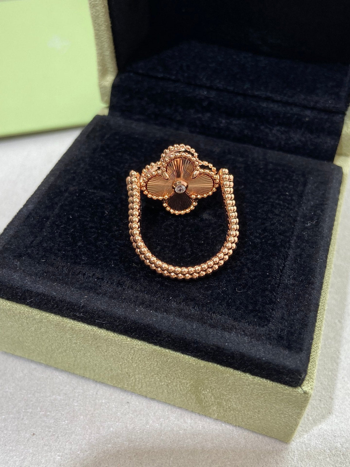 [⭐⭐JeweliWhal]CLOVER RIVERSIBLE ROSE GOLD RING