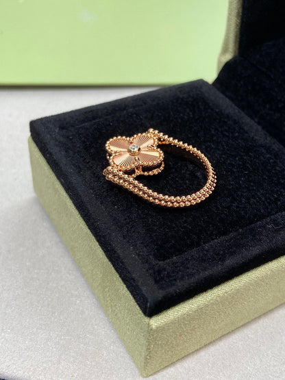 [⭐⭐JeweliWhal]CLOVER RIVERSIBLE ROSE GOLD RING