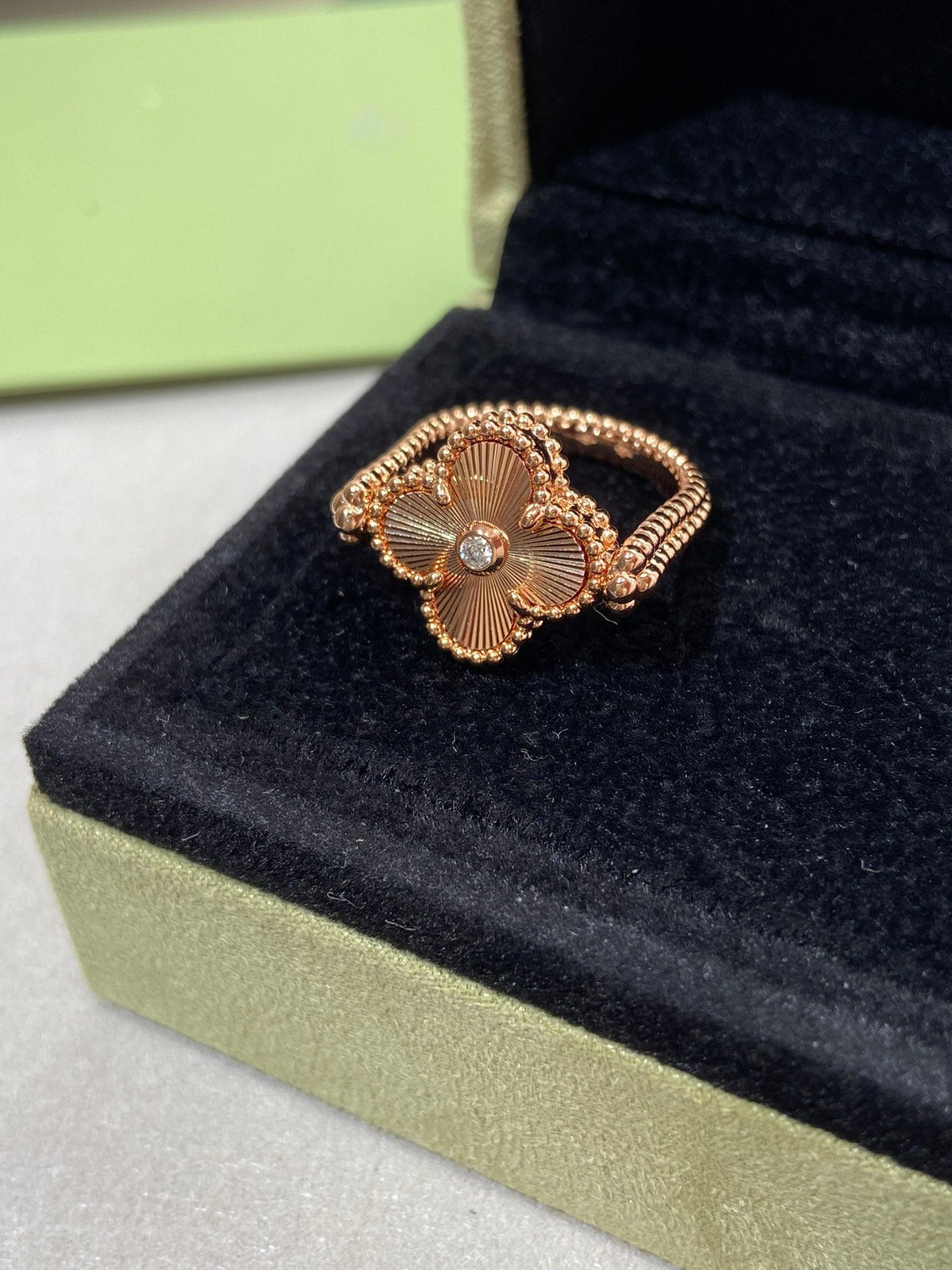 [⭐⭐JeweliWhal]CLOVER RIVERSIBLE ROSE GOLD RING