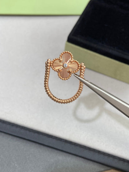 [⭐⭐JeweliWhal]CLOVER RIVERSIBLE ROSE GOLD RING